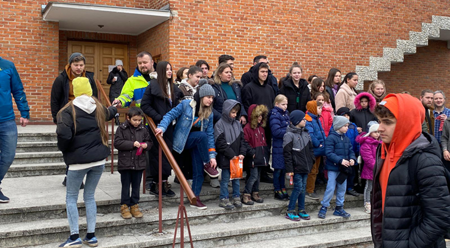 Eine Gruppe von Flüchtlingen vor der Abfahrt in Chelm (Polen). Foto: Daniel Janzen junior