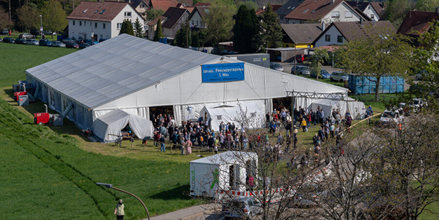 Das Israel-Freundestreffen fand im Zelt statt. Foto: Martina Judt