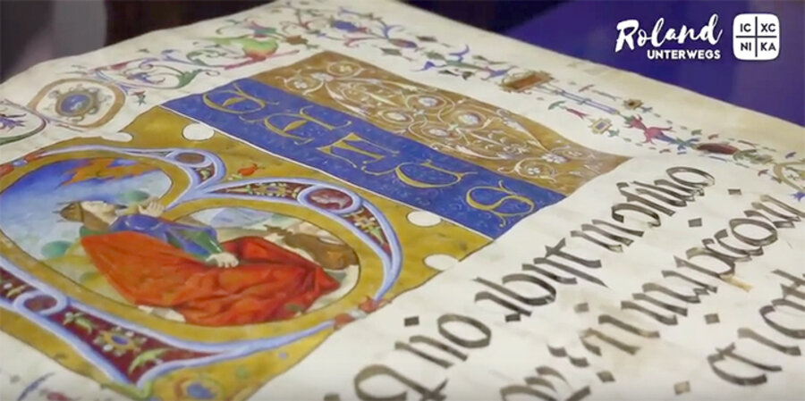 Bei Youtube berichtet Kurator Roland Werner berichtet von der Bibelausstellung über wertvolle Exponate aus vielen Jahrhunderten. Screenshot: Youtube/Roland Werner