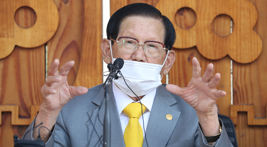 Man-Hee Lee ist  der Leiter und Gründer der Bewegung. Foto: Picture Alliance/ Kim Ju-sung