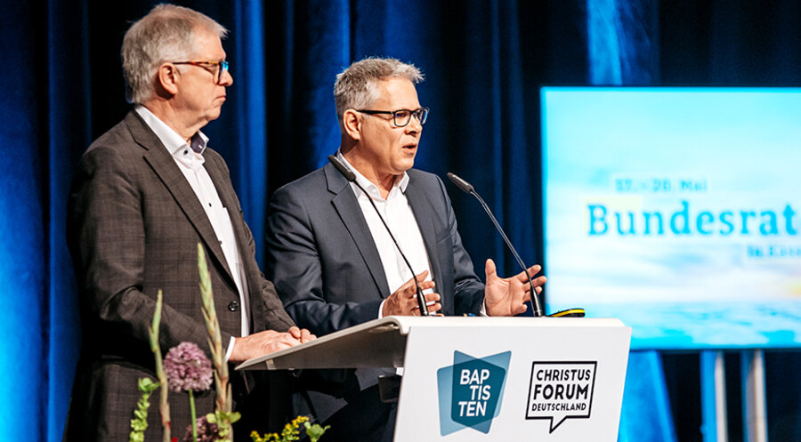 v. l.: Michael Noss und Christoph Stiba auf der Bundesratstagung des BEFG in Kassel. Foto: David Vogt