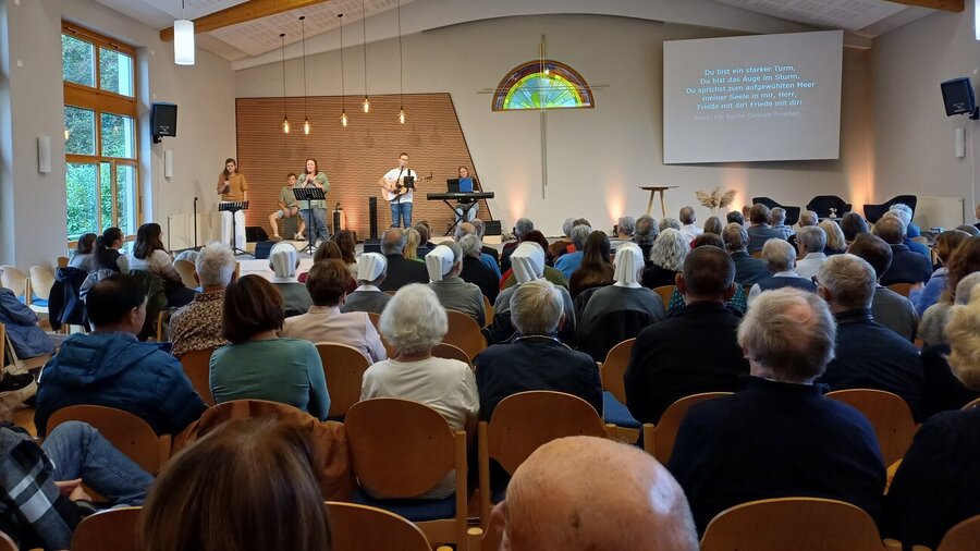 Im mittelfränkischen Wassertrüdigen nahmen mehr als 160 Besucher am Christustag teil.