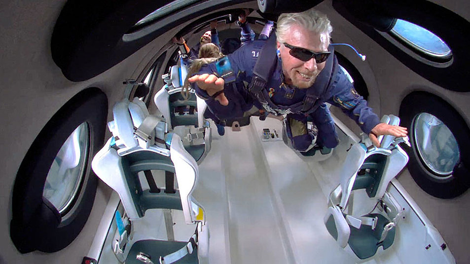  Der britische Unternehmer Richard Branson hatte an Bord des Raumflugzeugs „VSS Unity“ drei Minuten Schwerelosigkeit erlebt. Foto: picture alliance / Cover Images | Virgin Galactic/Cover-Images.com