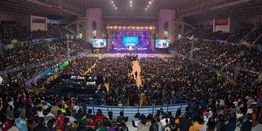 10.000 Menschen kamen zu der Veranstaltung mit Franklin Graham in Vietnams Hauptstadt Hanoi. Foto: Franklin Graham/Facebook