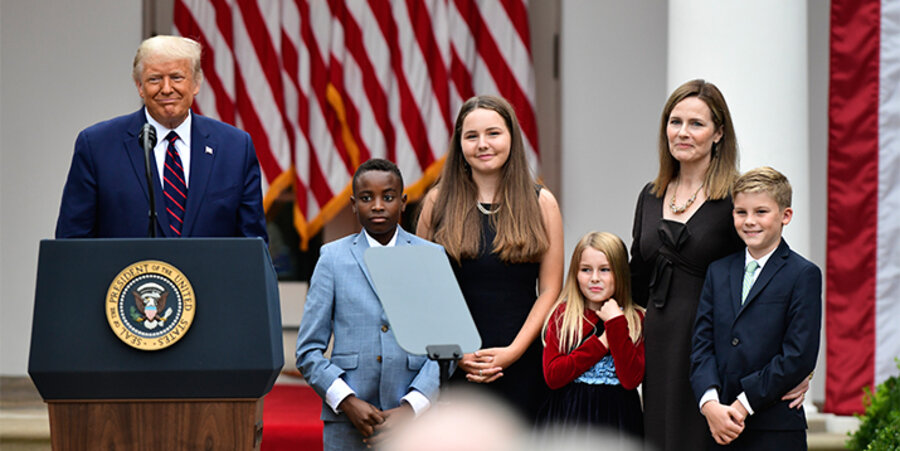 US-Präsident Donald Trump mit Amy Coney Barrett und deren Kinder bei der Nominierung. Foto: picture-alliance / Consolidated News Photos | Rod Lamkey