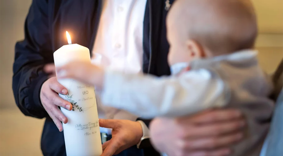 Sollten Kinder getauft werden, deren Eltern keiner
Kirche angehören? Symbolfoto: picture alliance/epd-bild/Tim Wegner