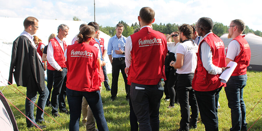 Das Team des Hilfswerks humedica bei der Prüfung durch die Weltgesundheitsorganisation WHO. Foto: humedica
