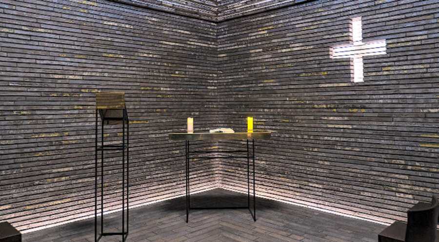 In der Kapelle ist ein Kreuz als Aussparung in die Wand eingeschnitten. Foto: gmp Architekten