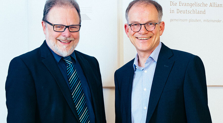 Frank Heinrich (li.) und Reinhardt Schink wurden im September 2022 zur Doppelspitze der Evangelischen Allianz in Deutschland gewählt. Foto: IDEA/Markus Pletz