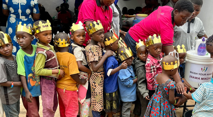 Beim „KingsKids“-Tag werden die Waisenkinder versorgt und hören die christliche Botschaft, dass sie Kinder des Vaters im Himmel sind. 