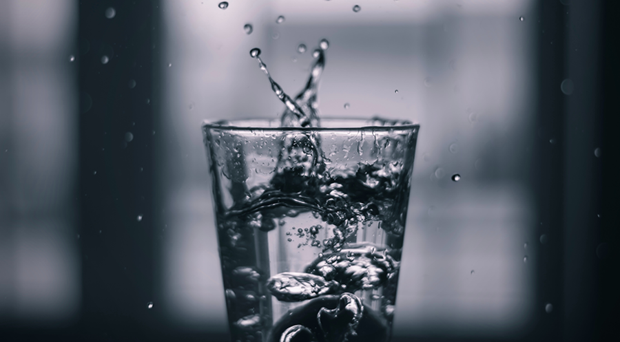 Für Obdachlose ist die sommerliche Hitze besonders gefährlich. Sie trinken häufig viel zu wenig und suchen keinen Schatten auf. Symbolfoto: unsplash.com