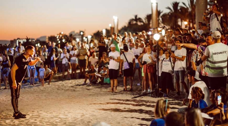Bis zum 10. August werden Strandgottesdienste in Palma de Mallorca angeboten. Foto: Reach Mallorca/Esther Baumann