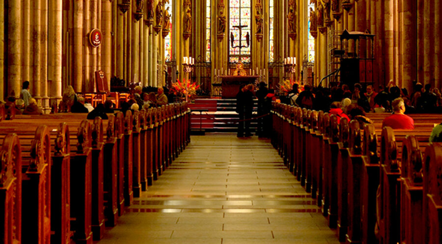 Die Täter kamen während der Messe ins Gebäude und störten mit Schmährufen. Symbolfoto: pixabay.com