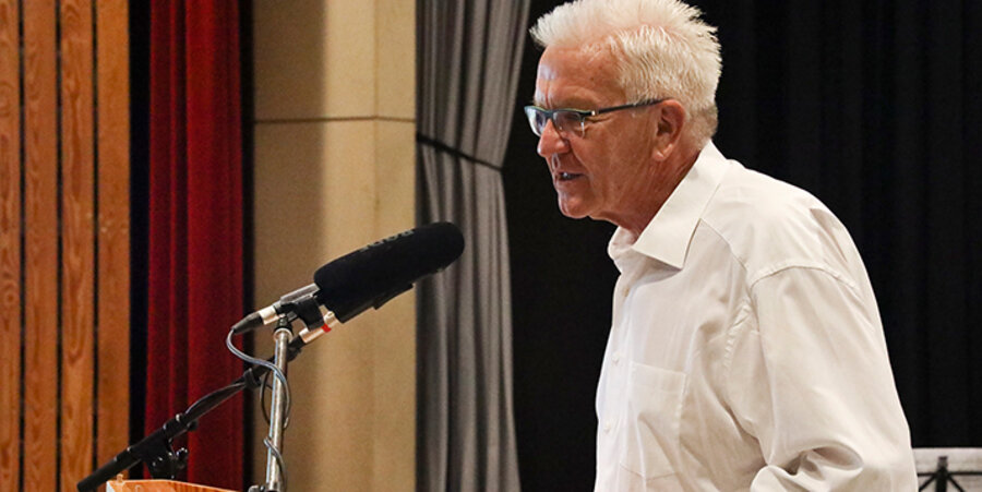 Der baden-württembergische Ministerpräsident Winfried Kretschmann beim pietistischen Jusi-Treffen in Kohlberg. Foto: Albrecht Arnold/Die Apis