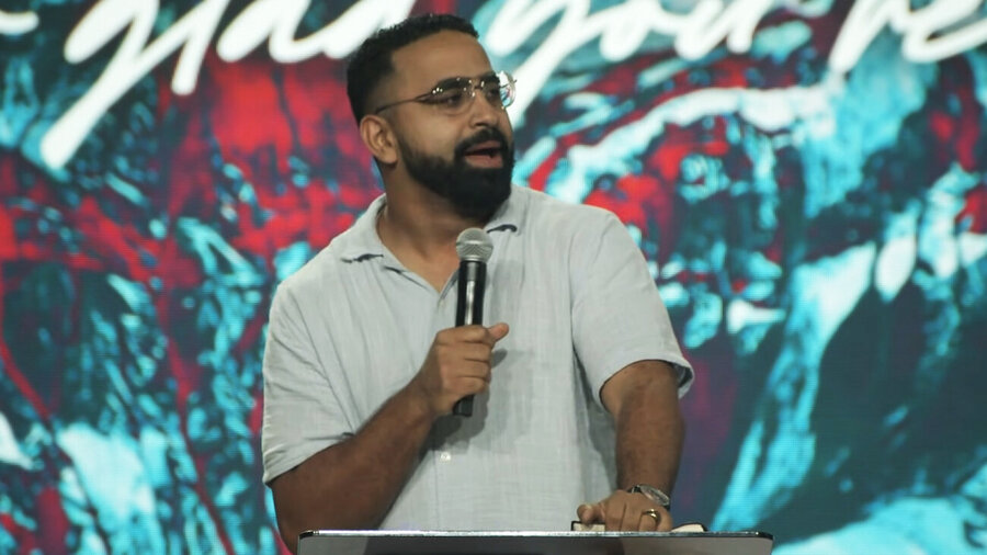 Der Prediger Martin Sedra wurde nach einer Kontroverse für die „Holy Spirit Night“ ausgeladen. 