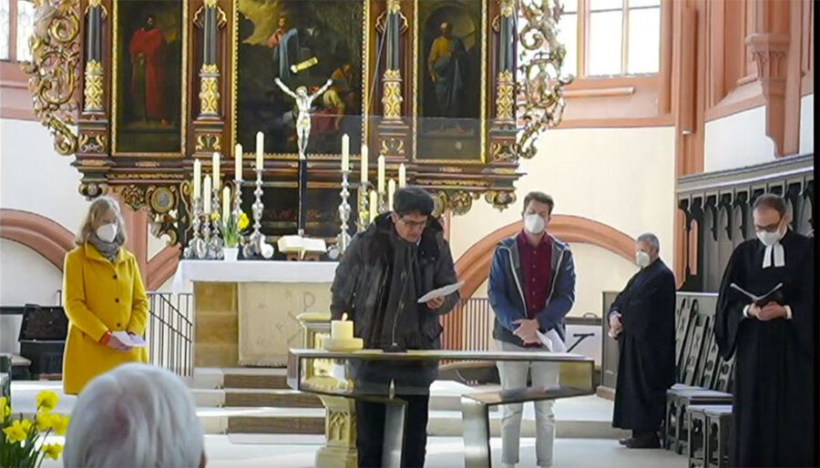 Wie hier in der Stadtkirche Bayreuth haben sich Christen verschiedener Gemeinden zum gemeinsamen Gebet versammelt. Screenshot: YouTube/ LKG Bayreuth