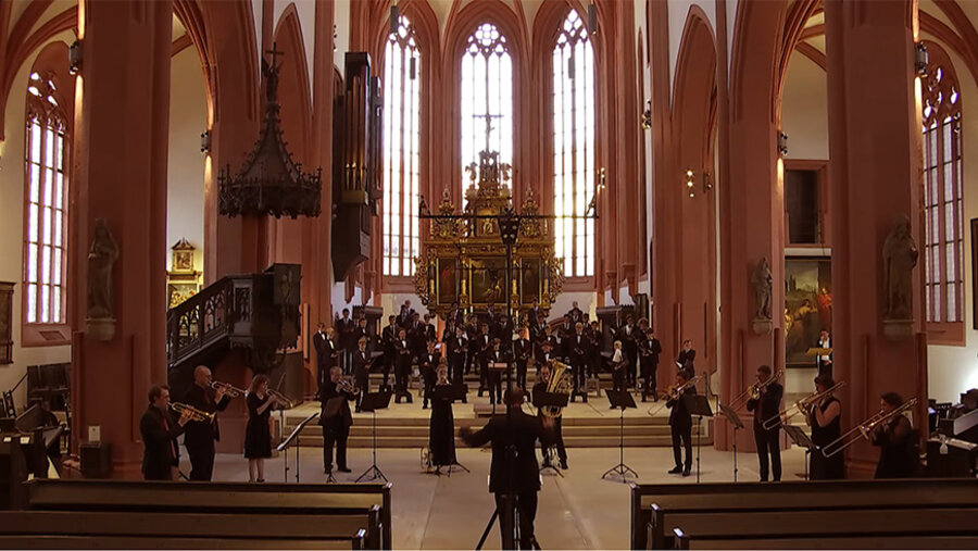 Windsbacher Knabenchor und „Gloria Brass“ zum 100. Jubiläum des Verbands Evangelischer Posaunenchöre in der Bayreuther Stadtkirche. Screenshot: Youtube/VEP