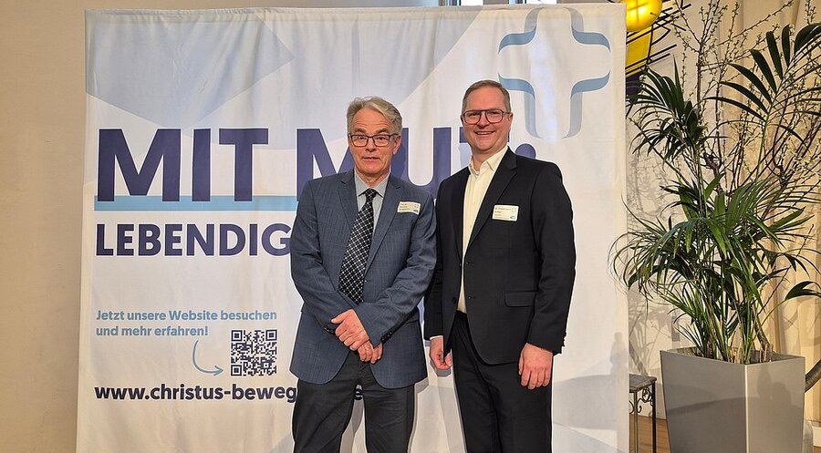Der Theologe Prof. Henning Wrogemann (Wuppertal) und der Vorsitzende der ChristusBewegung „Lebendige Gemeinde“, Friedemann Kuttler (Großbottwar bei Ludwigsburg), sprachen auf dem diesjährigen Forum Pietismus in Korntal-Münchingen. Foto: Jens Wätjen