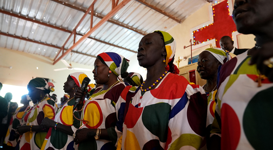 Ein christlicher Gottesdienst im sudanesischen  Umdurman, wo die Zusammenstöße zwischen der Armee und den Rapid Support Forces (RSF) andauern. Foto:  picture alliance/Anadolu/Osman Bakir