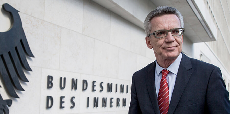Anfang 2017 lädt Innenminister Thomas de Maizière gemeinsam mit islamischen Verbänden zu einem Workshop für Journalisten ein. Foto: picture-alliance/dpa