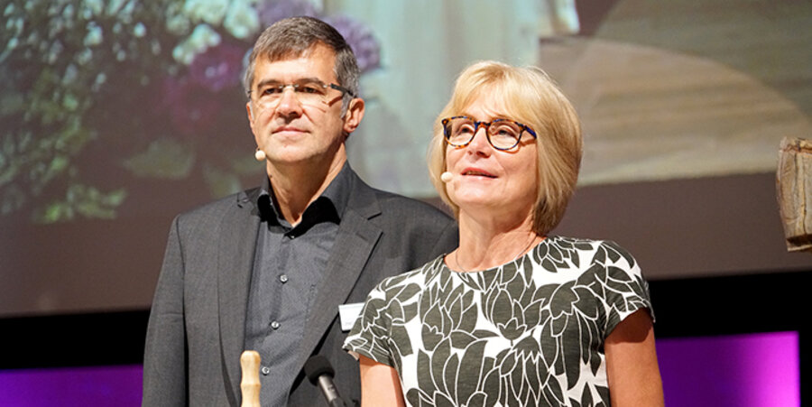Der Gemeindekollegs der Vereinigten Evangelisch-Lutherischen Kirche Deutschlands in Neudietendorf, Reiner Knieling, und die stellvertretende Leiterin, Pfarrerin Isabel Hartmann. Foto: ELKWUE