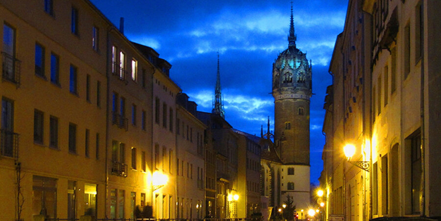 Die Evangelische Schlosskirche in Wittenberg bei Nacht. Foto: pixabay.com 