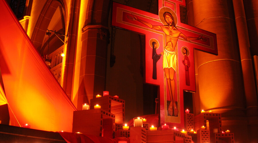 Taizé-Gottesdienste sind geprägt von Stille, Meditation, Musik und Kerzen. Foto: istockphoto.com/baumarti