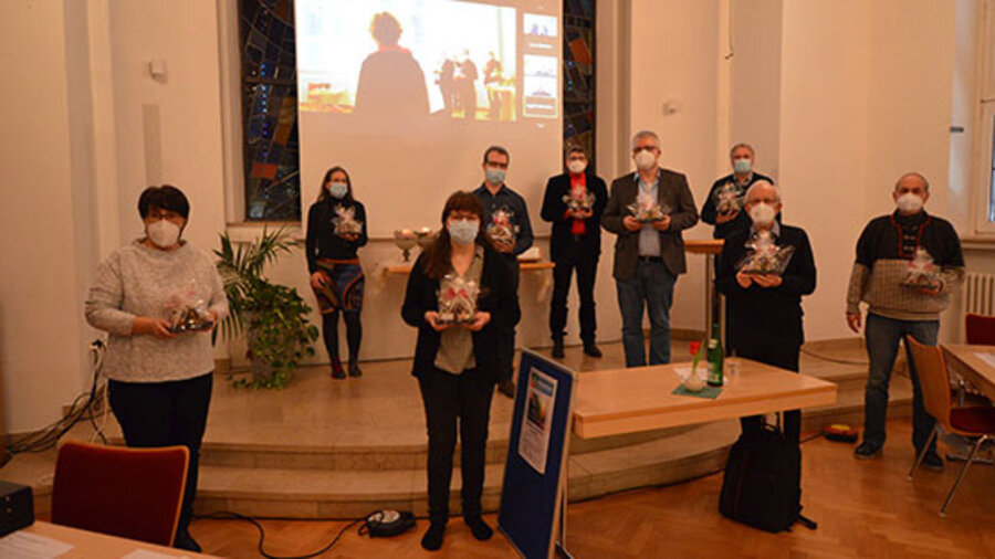 Der Gemeinschaftsbund der Evangelisch-methodistischen Kirche wurde am 13. Februar im hessischen Braunfels gegründet. Das Bild zeigt den Dank an das Organisationsteam der Gründungsversammlung. Foto: Klaus Ulrich Ruof, EmK-Öffentlichkeitsarbeit 