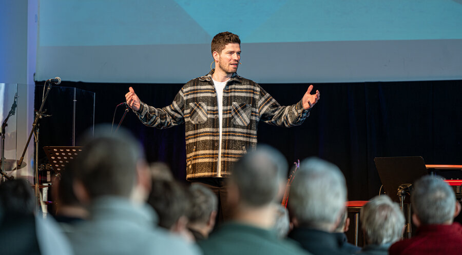 Lukas Herbst war Hauptreferent beim diesjährigen „Männertag Dresden“. Foto: Hoffnung Forum