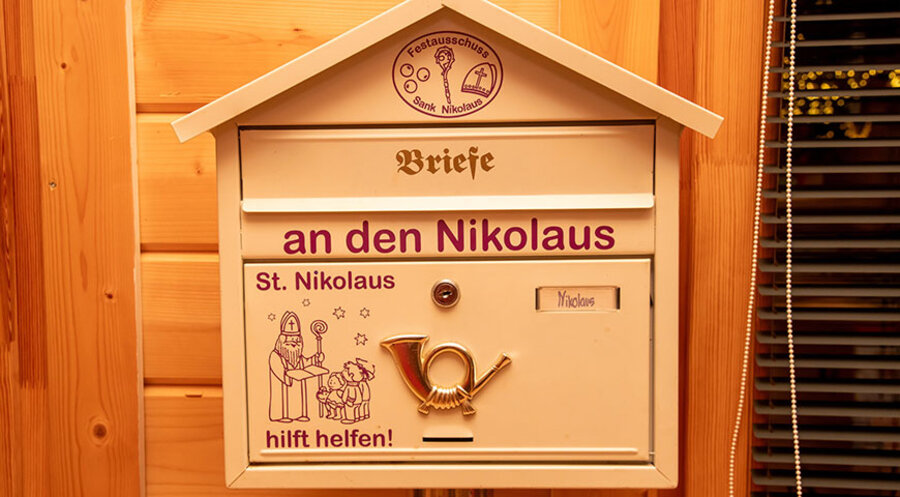 Über 30.000 Briefe warten jährlich auf eine Beantwortung. Foto: picture alliance/BeckerBredel