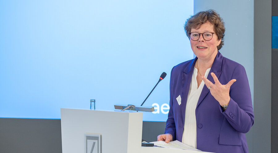 Die Bischöfin der Evangelischen Kirche von Kurhessen-Waldeck, Prof. Beate Hofmann. Foto: JULIA REISINGER FOTOGRAFIE