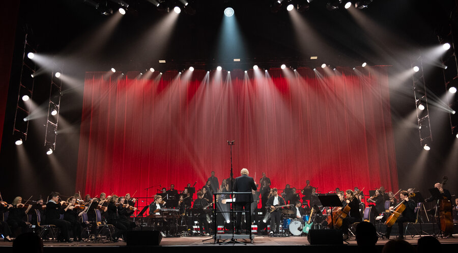Friedemann Meussling führte rund 60 Musiker an. Foto: Marina Zaytseva