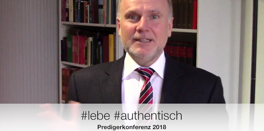 Der Leiter des Bibelseminars Bonn, Heinrich Derksen. Screenshot: YouTube/predigerkonferenz.com
