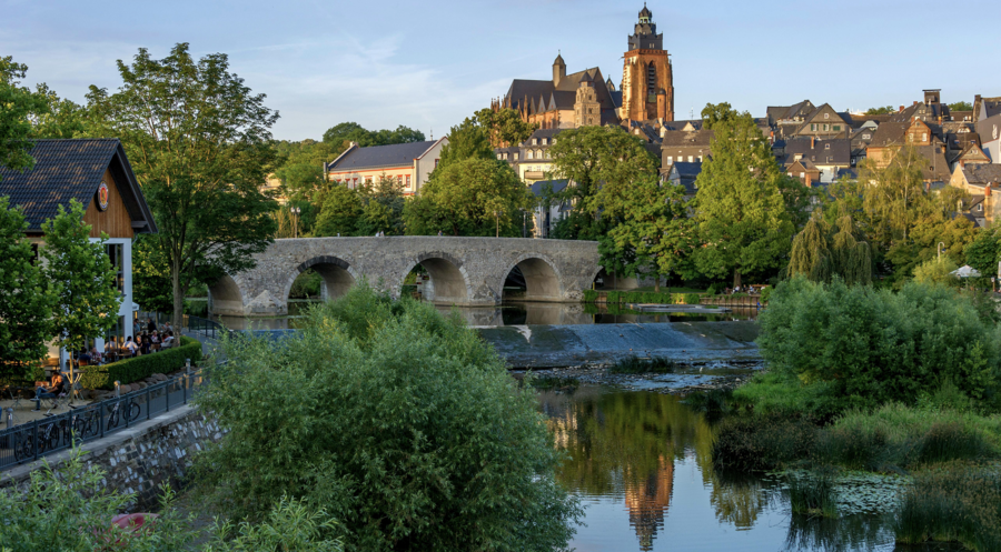 Der Wetzlarer Dom ist eines der Wahrzeichen der Stadt. Foto: Picture Alliance/Raimund Kutter