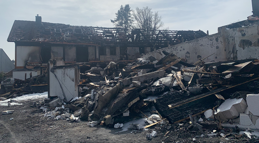 Am Morgen nach dem Brand. Foto: Maximilian Stroscher