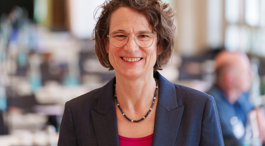 „Formate stärken, in denen Kinder, Jugendliche und ihre Familien christliche Religiosität erleben“: Die künftige Kirchenpräsidentin der EKHN, Christiane Tietz. Foto: picture alliance/dpa/Andreas Arnold