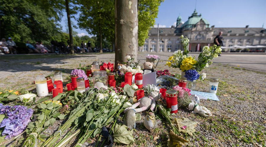Gedenken an Philippos, der die Attacke im Kurpark von Bad Oeynhausen nicht überlebte. Foto: picture alliance/dpa/Str