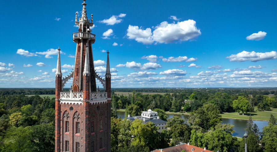 Luftbild des Bibelturms Wörlitz. Foto: Heiko Rebsch/Landeskirche Anhalts