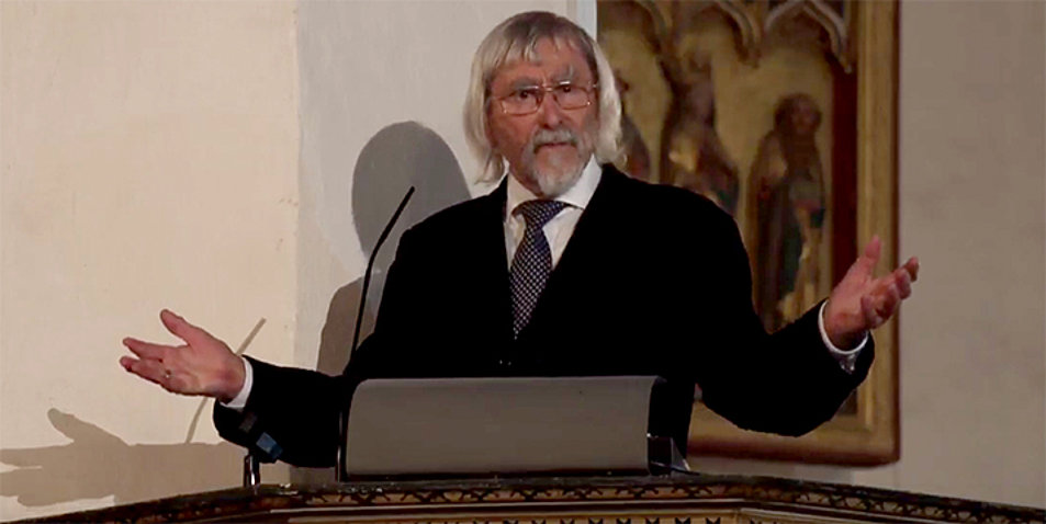 Der sächsische Evangelist Theo Lehmann auf der Kanzel im Gottesdienst in Kemberg. Screenshot: Youtube/HM+ Helser & Matthies Plus GbR