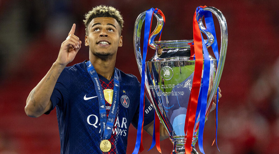 Der französische Nationalspieler und Stürmer von Paris St. Germain, Désiré Doué, dankte Jesus Christus nach dem Gewinn der Fußball-Champions-League. Foto: picture alliance / Sipa USA
