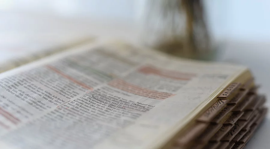 In der IDEA-Serie „Schwierige Bibelstellen“ beantworten Theologen Fragen der Leser zu komplizierten Versen der Heiligen Schrift. Symbolfoto: unsplash.com