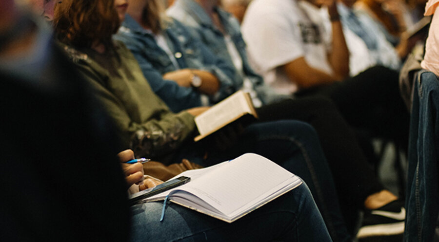 Die Baptisten in den USA verlieren Mitglieder. Gleichzeitig gibt es mehr Gottesdienstbesucher. Symbolfoto: unsplash.com
