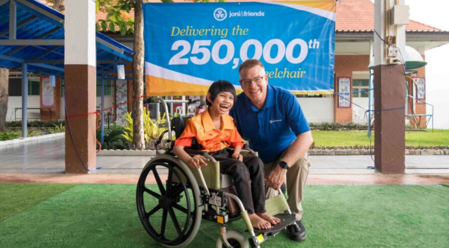 Der 250.000 Rollstuhl ging an eine junge Thailänderin. Foto: Joni and Friends