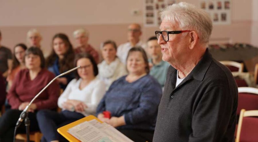 Der christliche Liedermacher und Aktionskünstler Arno Backhaus. Foto: Torsten Geisler