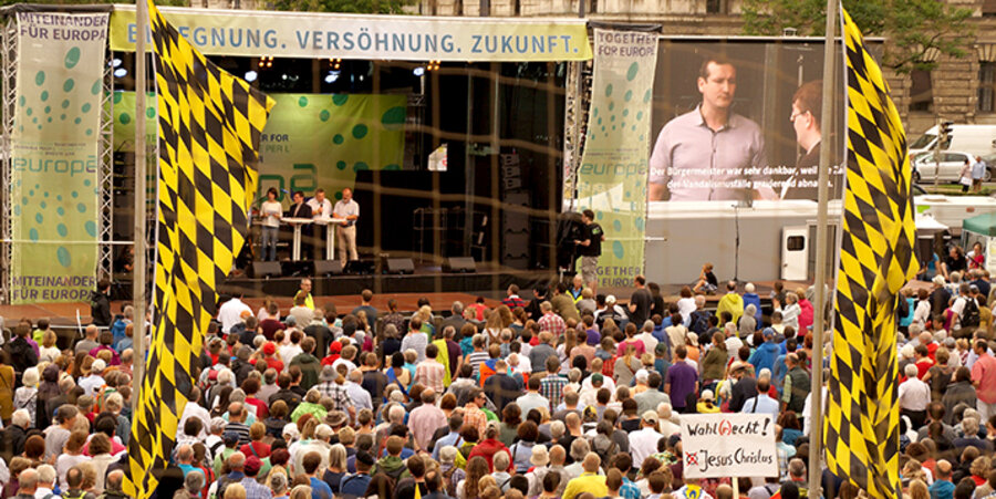 Etwa 5.000 Menschen nahmen an der Kundgebung von „Miteinander für Europa“ auf dem Stachus in München teil. Foto: MfE/Grill