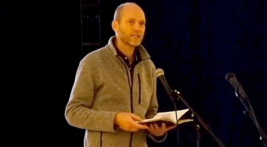Pfarrer Markus Heide in einer Predigt. Screenshot: YouTube/Christus-Treff Marburg
