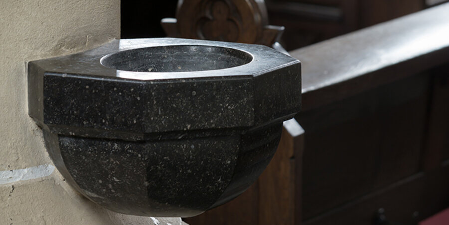 In einer der Kirchen wurde ins Weihwasserbecken uriniert. Symbolfoto: pixabay.com