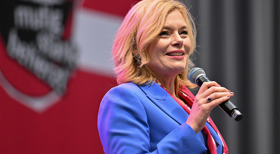 Bundestagspräsidentin Julia Klöckner: Die Kirche muss über das hinausweisen, was Parteien tun. Foto: picture alliance/dpa/Swen Pförtner