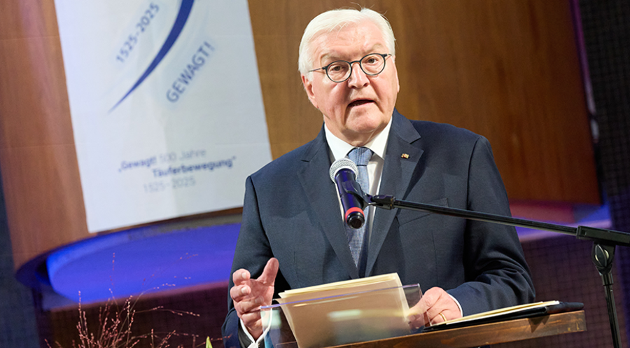 Bundespräsident Frank-Walter Steinmeier in der Christuskirche Altona: Täufer Teil der europäischen „Freiheitsgeschichte“. Foto: picture alliance/dpa/Georg Wendt