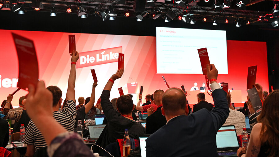Unter dem Titel „Gegen jeden Fundamentalismus an den Schulen im Lahn-Dill-Kreis“ hat die Partei einen Antrag gegen eine christliche Bekenntnisschule eingebracht. 